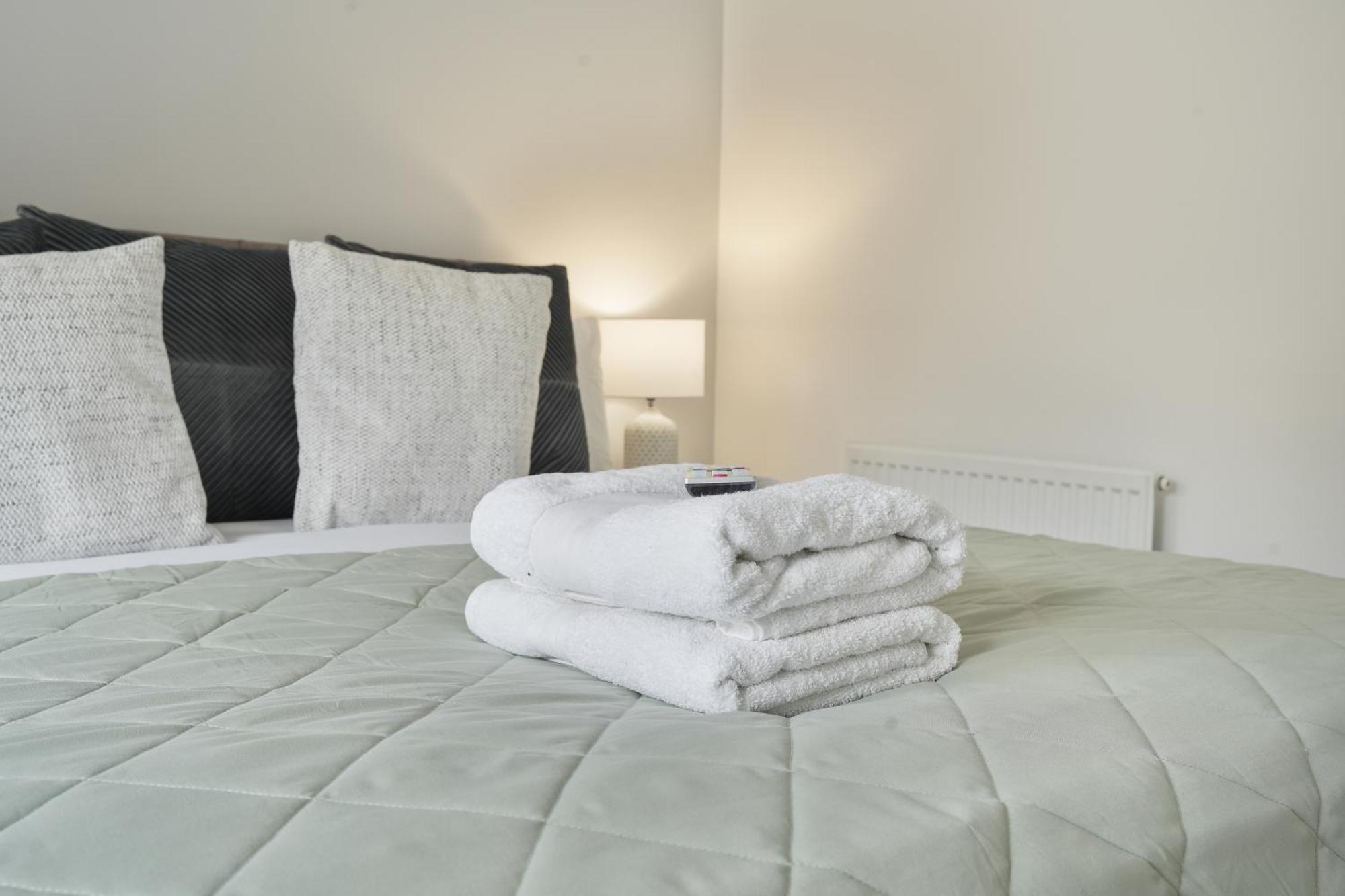Mersey Way, Spacious 3 Bed Home, Close To Sheffield City Centre & Free Driveway Parking - Perfect For Workers, Groups & Families - Hosted By Stay Host Save Dış mekan fotoğraf